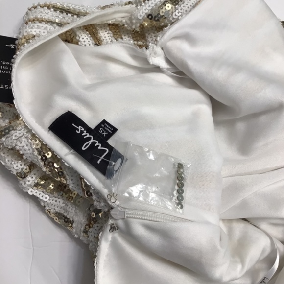 Lulus white and gold sequined v neck short bodycon dress.  BEAUTIFUL DRESS!! - Picture 13 of 16